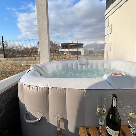 Вилла Apartmanovy Dom S Virivkou, Pod Secnom, Liptovsky Jan Липтовски-Микулаш Экстерьер фото