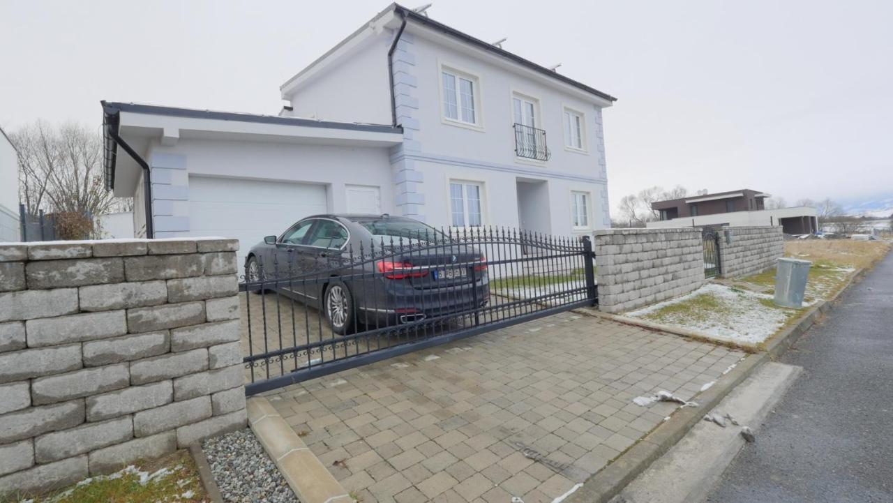 Вилла Apartmanovy Dom S Virivkou, Pod Secnom, Liptovsky Jan Липтовски-Микулаш Экстерьер фото