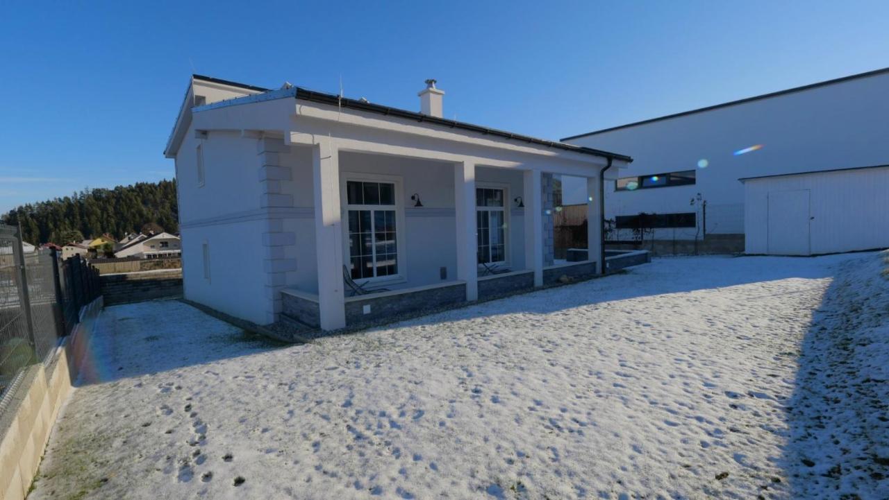 Вилла Apartmanovy Dom S Virivkou, Pod Secnom, Liptovsky Jan Липтовски-Микулаш Экстерьер фото