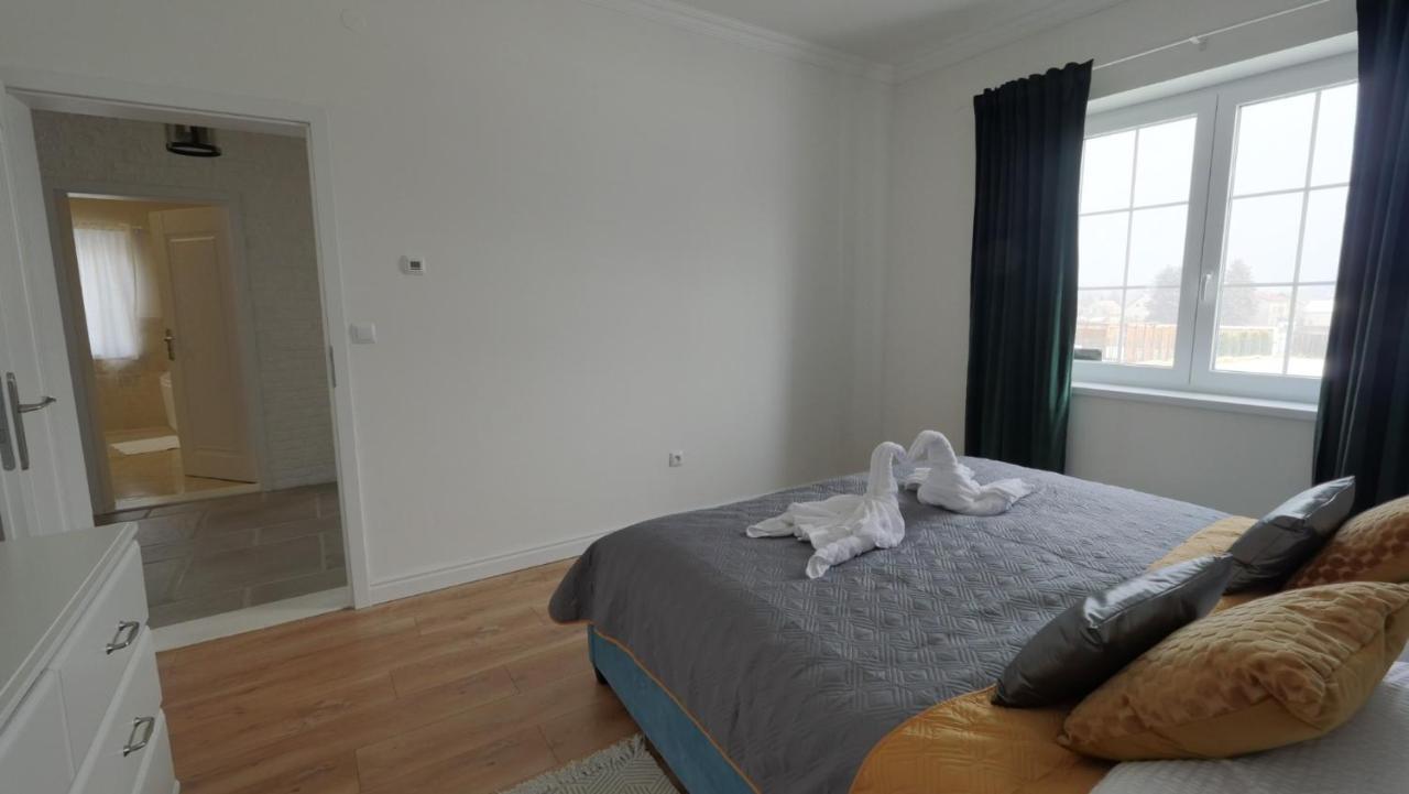Вилла Apartmanovy Dom S Virivkou, Pod Secnom, Liptovsky Jan Липтовски-Микулаш Экстерьер фото