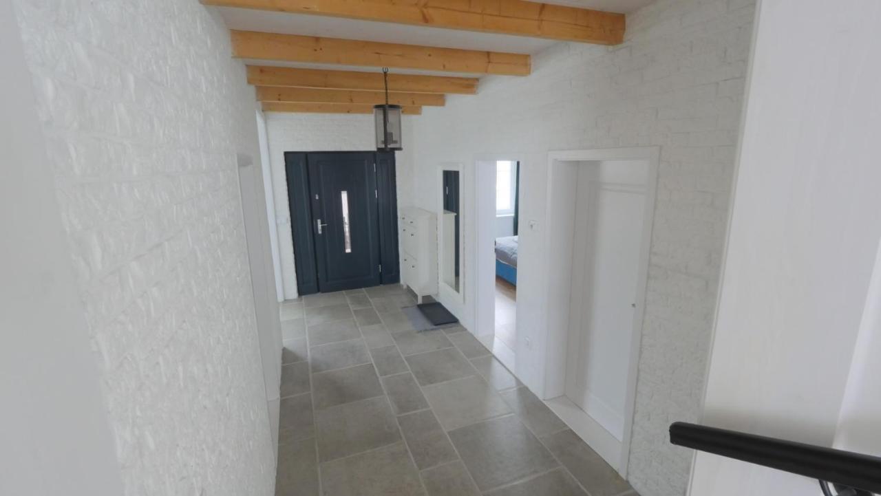 Вилла Apartmanovy Dom S Virivkou, Pod Secnom, Liptovsky Jan Липтовски-Микулаш Экстерьер фото
