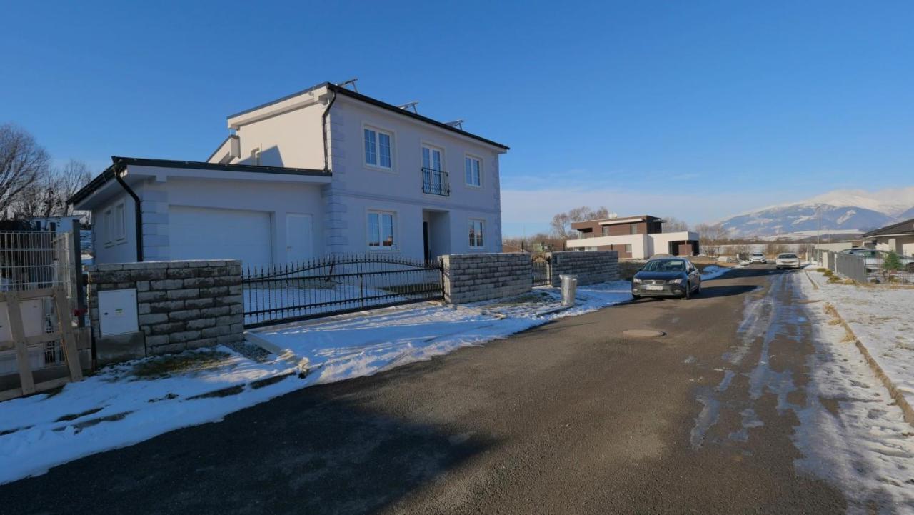 Вилла Apartmanovy Dom S Virivkou, Pod Secnom, Liptovsky Jan Липтовски-Микулаш Экстерьер фото