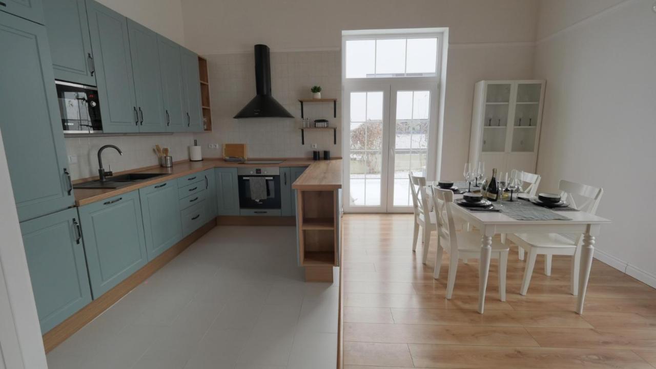 Вилла Apartmanovy Dom S Virivkou, Pod Secnom, Liptovsky Jan Липтовски-Микулаш Экстерьер фото