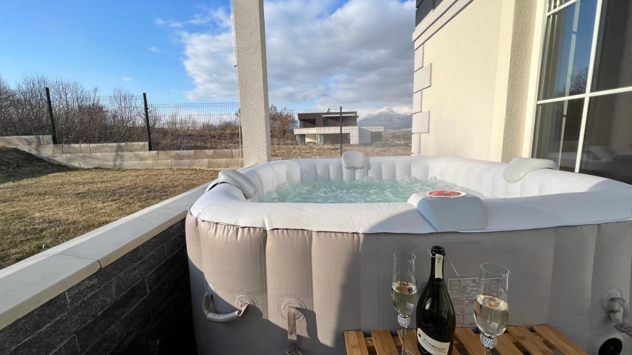 Вилла Apartmanovy Dom S Virivkou, Pod Secnom, Liptovsky Jan Липтовски-Микулаш Экстерьер фото