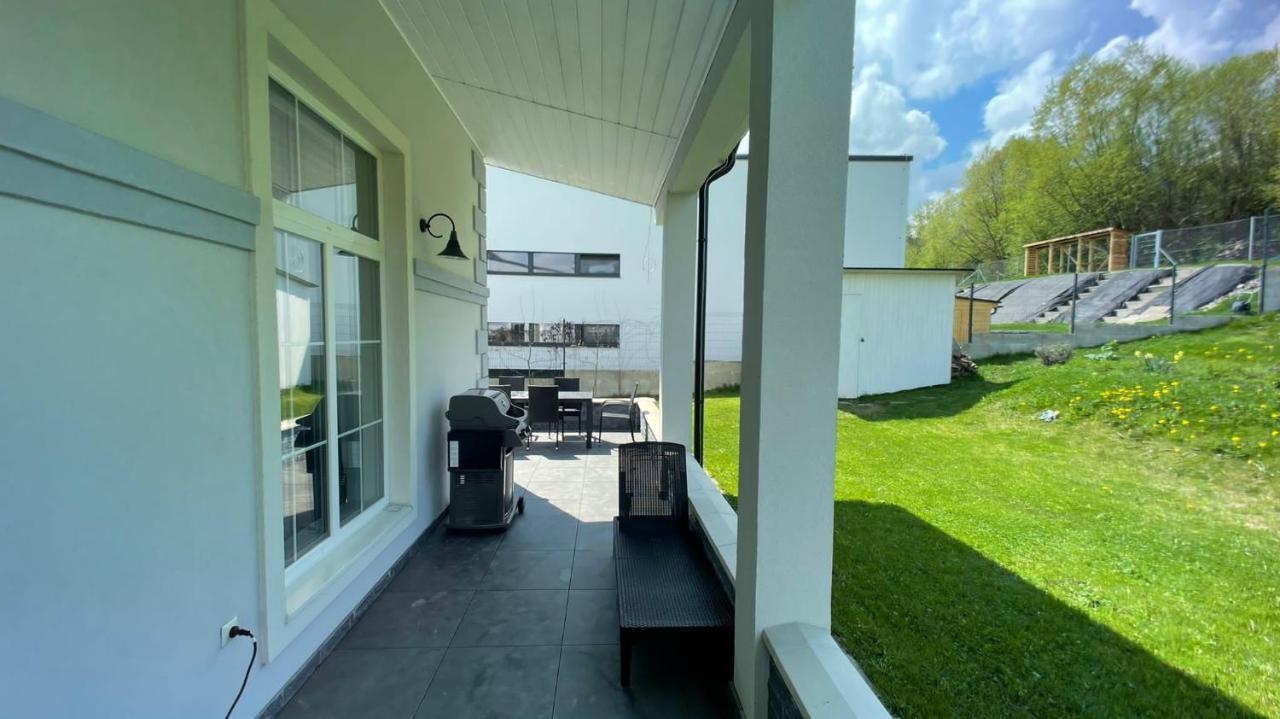 Вилла Apartmanovy Dom S Virivkou, Pod Secnom, Liptovsky Jan Липтовски-Микулаш Экстерьер фото