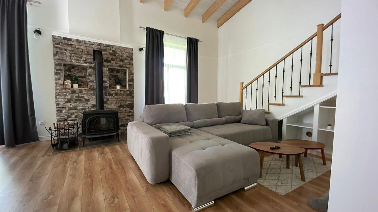 Вилла Apartmanovy Dom S Virivkou, Pod Secnom, Liptovsky Jan Липтовски-Микулаш Экстерьер фото